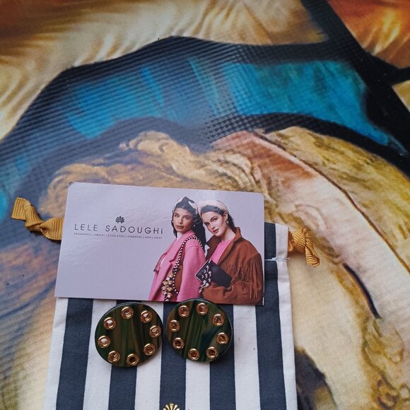 Lele Sadoughi Jewelry - NWT Lele Sadoughi Distinctive Pine Green Circle Disk Gold Accent Post Earring